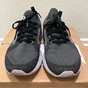 Brooks Levitate running shoes Sneakers black with lilac purple Accents